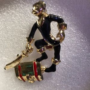 Estate brooch